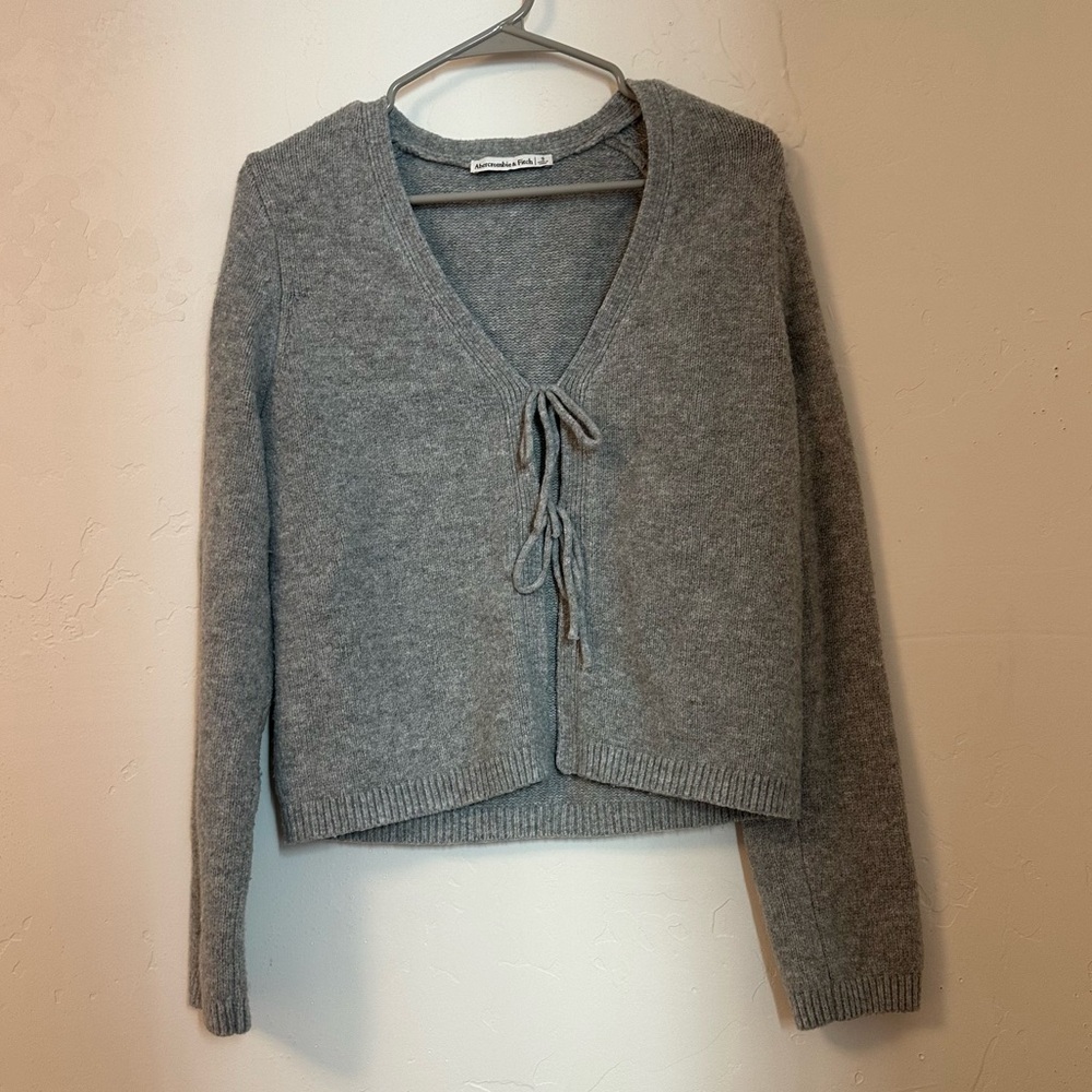NWOT ABERCROMBIE TIE FRONT SWEATER